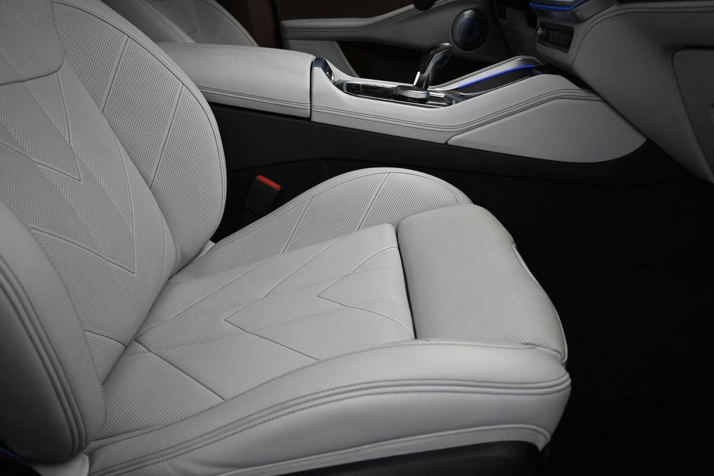 Certified 2023 BMW XM AWD/4WD image 25
