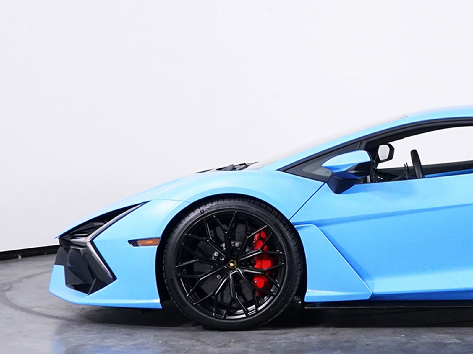 Used 2024 Lamborghini Revuelto image 12