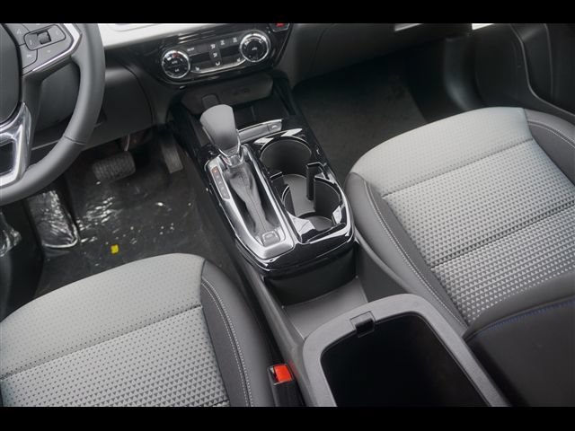 New 2026 Chevrolet Trax LT w/ LT Convenience Package FWD image 13