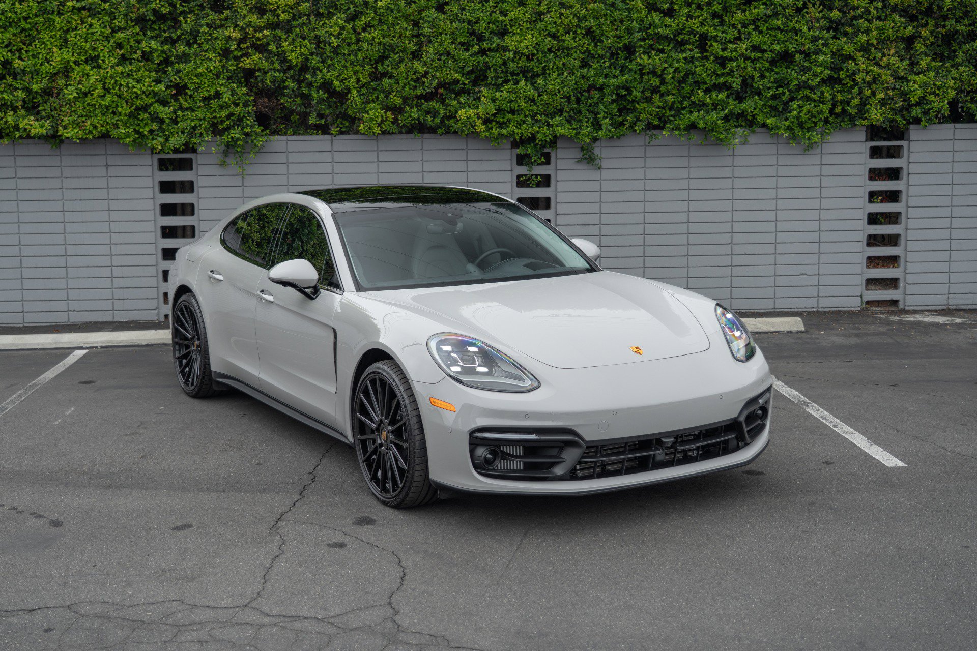 Used 2023 Porsche Panamera 4 Platinum Edition image 13