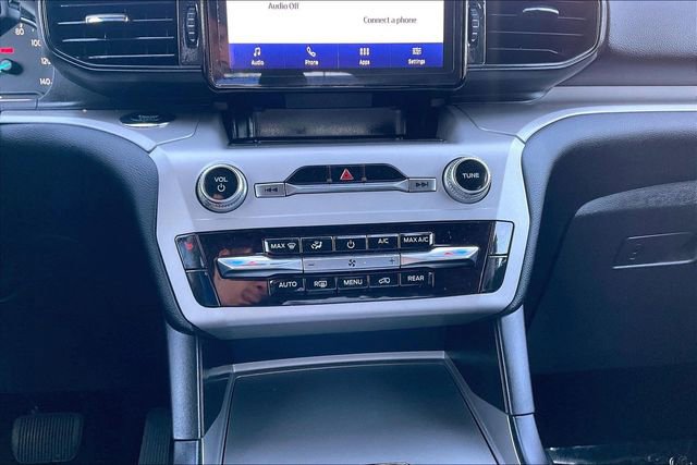 Certified 2024 Ford Explorer XLT image 32