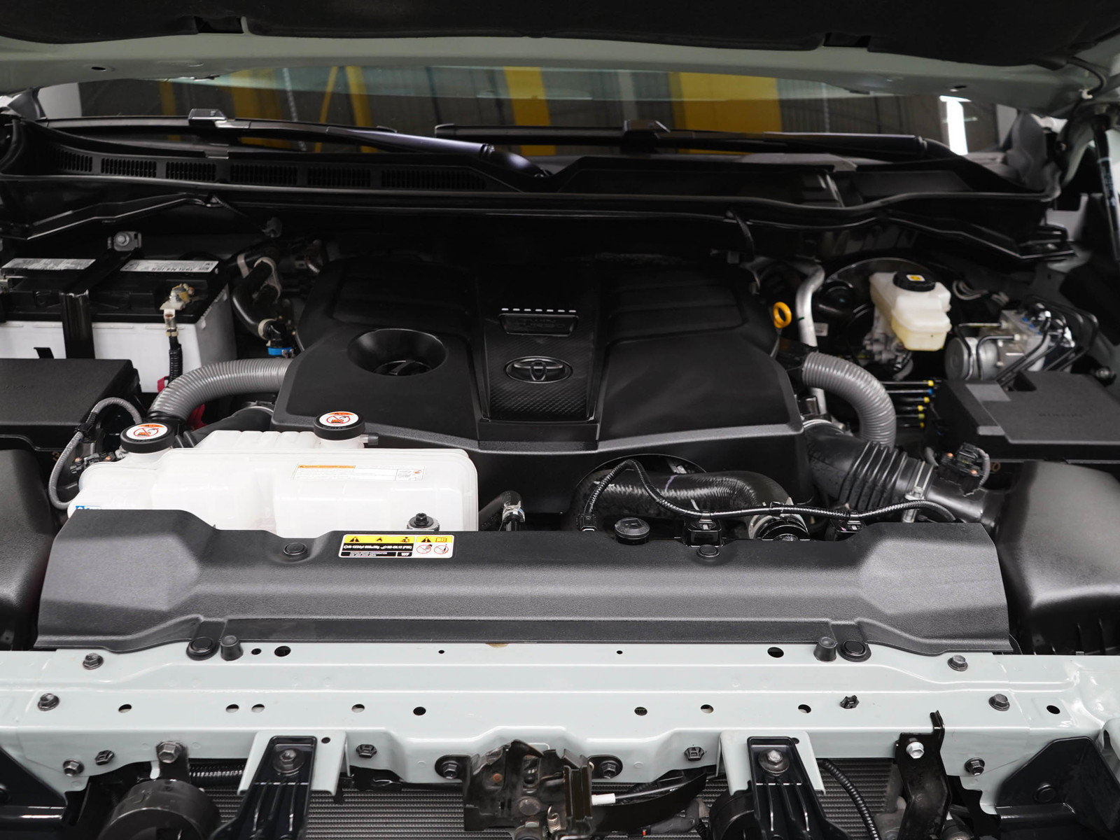 Used 2025 Toyota Tundra Limited AWD/4WD image 33
