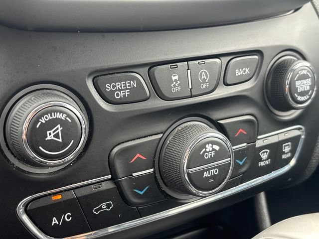 Used 2018 Jeep Cherokee Overland AWD/4WD image 14
