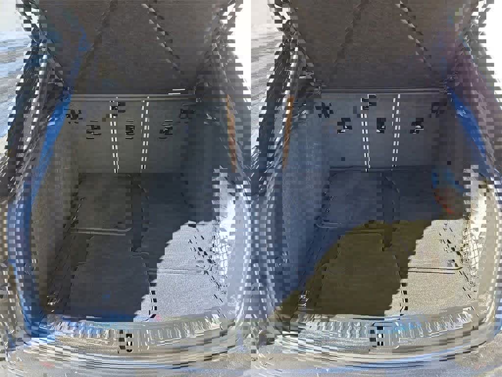 Certified 2024 Porsche Macan S image 39