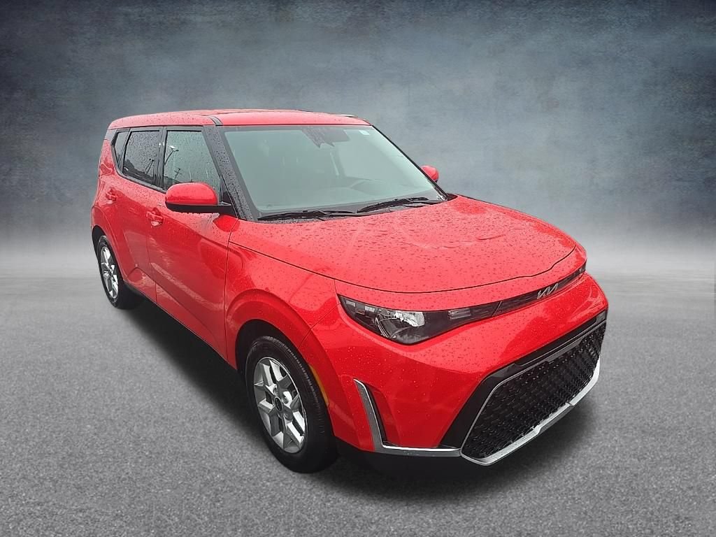 Used 2024 Kia Soul LX w/ Option Group 015 FWD image 2