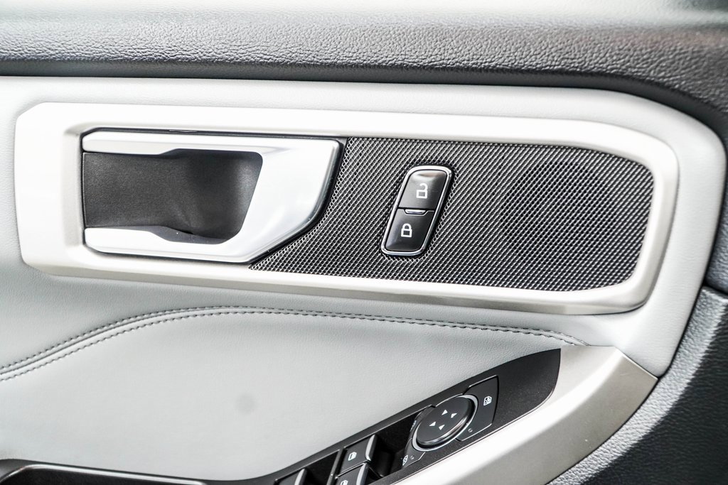 Used 2022 Ford Explorer XLT w/ Equipment Group 202A image 44