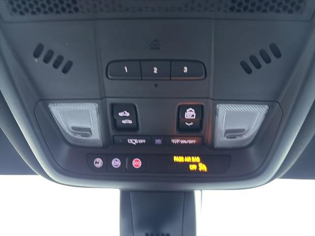 Used 2025 Cadillac XT6 Premium Luxury image 28