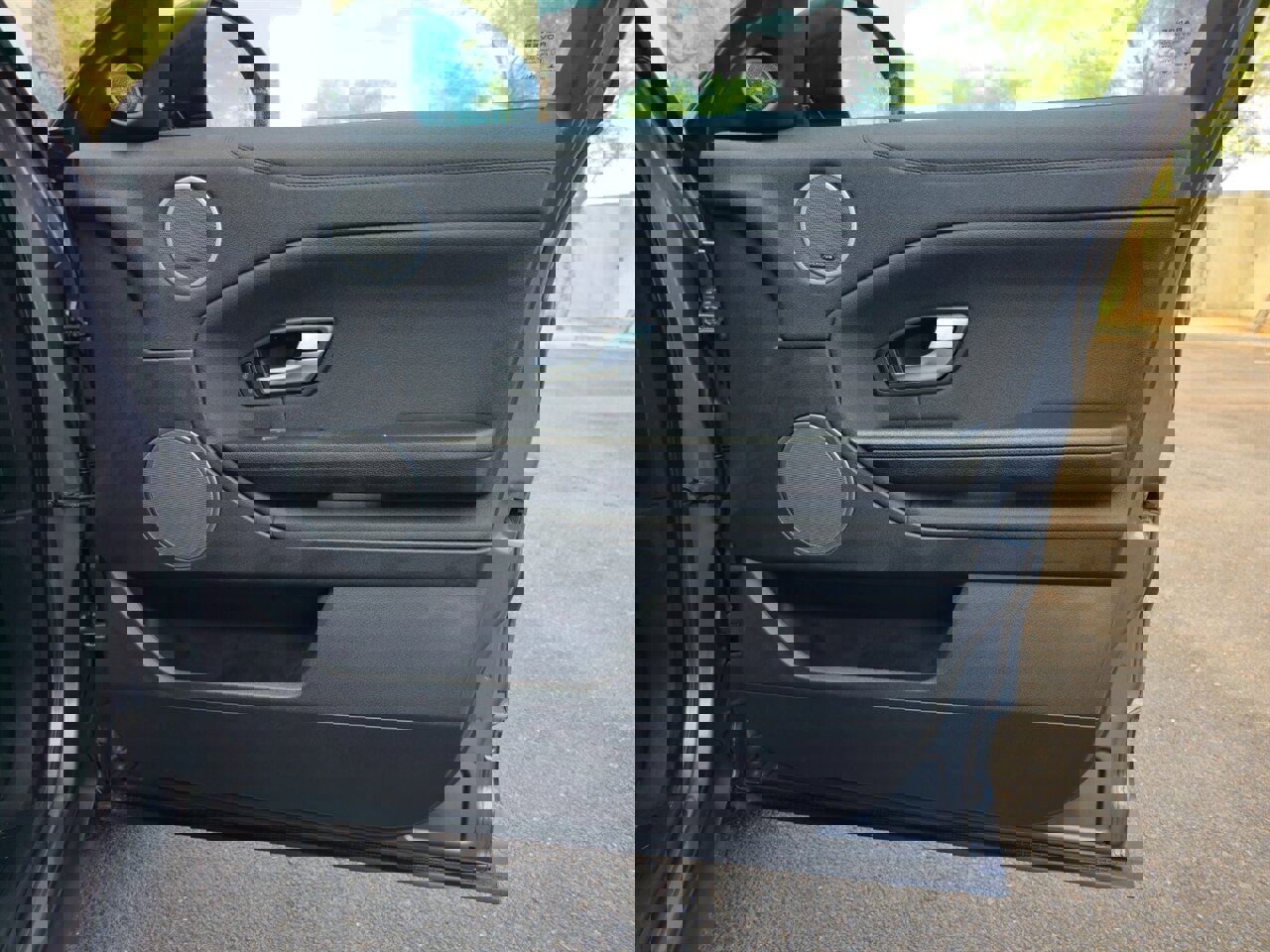 Used 2017 Land Rover Range Rover Evoque SE image 21