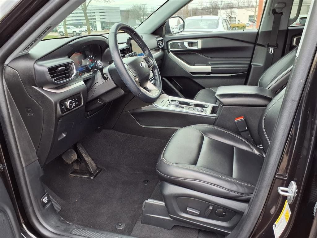 Used 2023 Ford Explorer XLT w/ Equipment Group 202A image 10