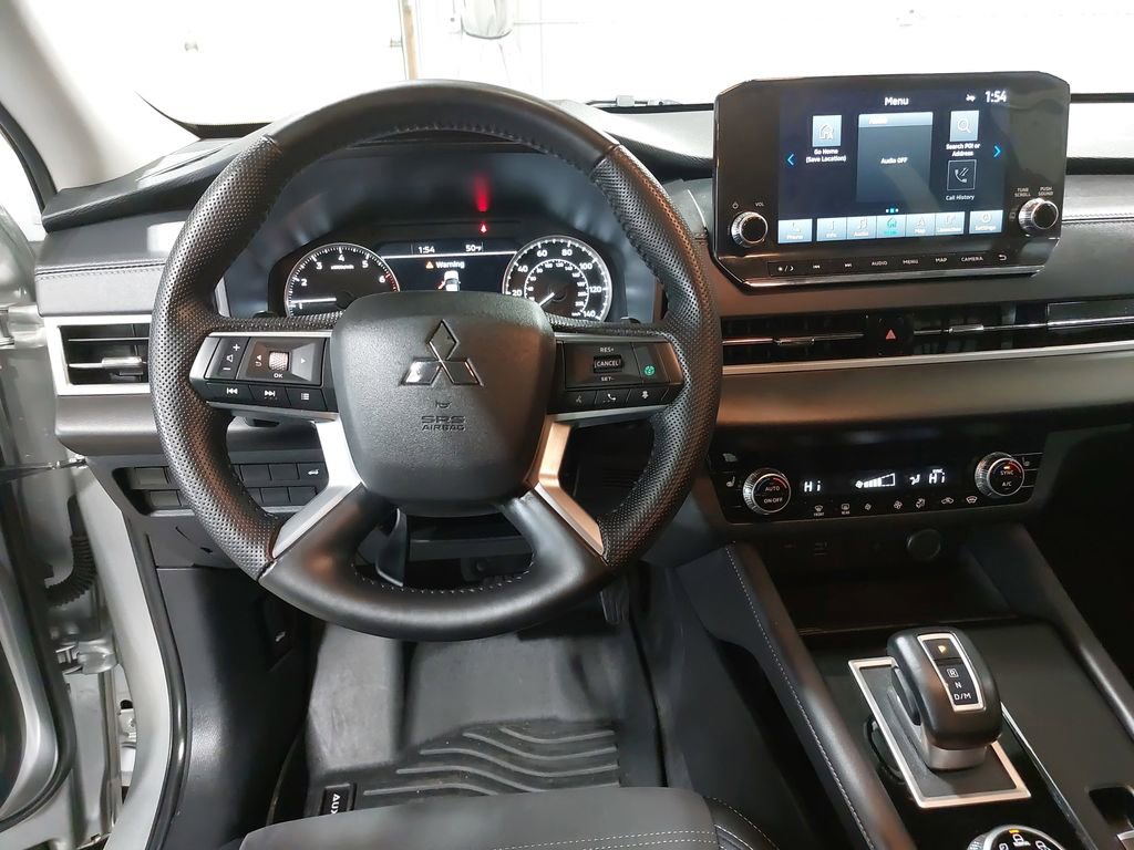 Used 2024 Mitsubishi Outlander SE image 16