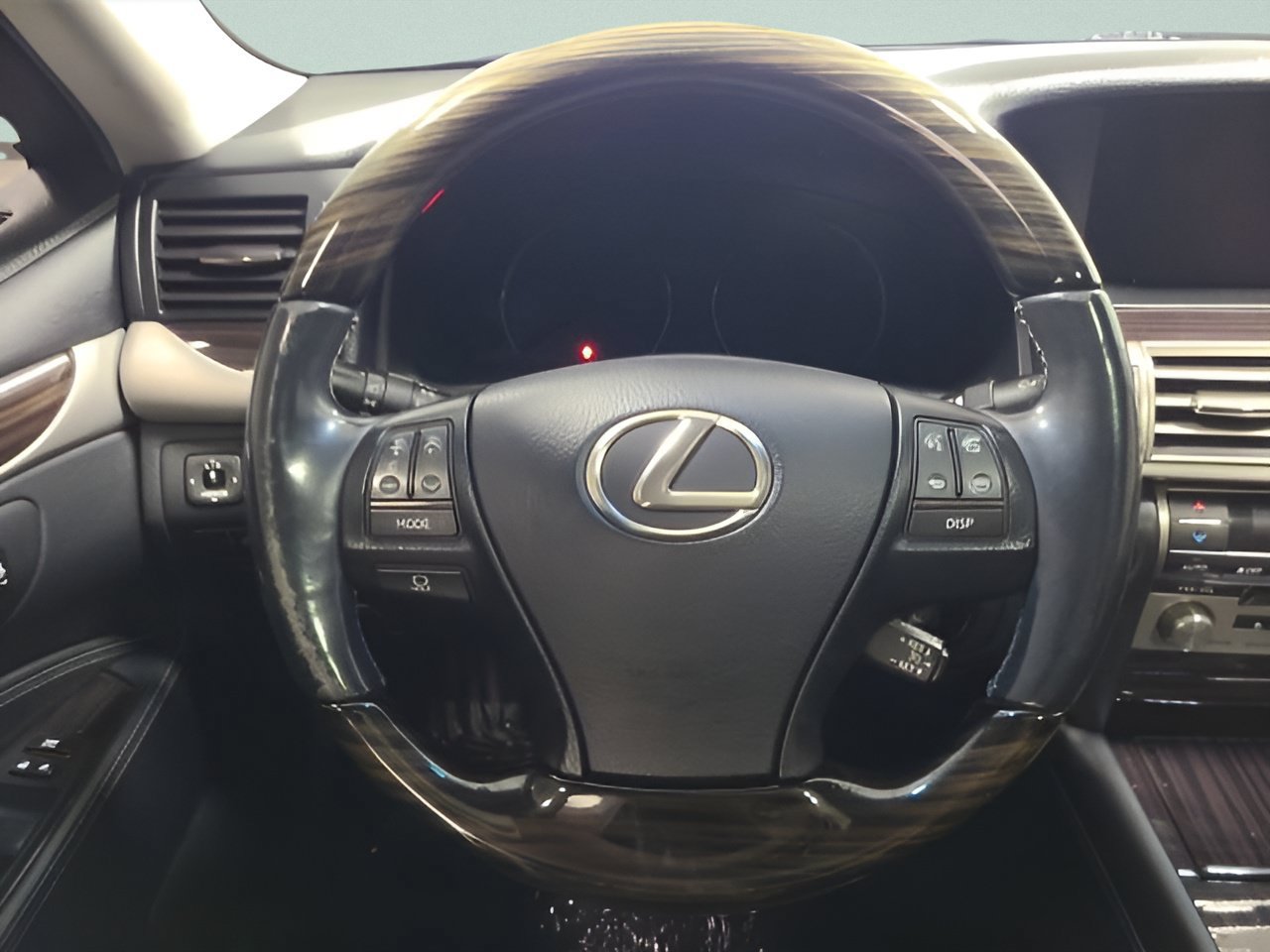 Used 2016 Lexus LS 460 AWD w/ Comfort Package image 25