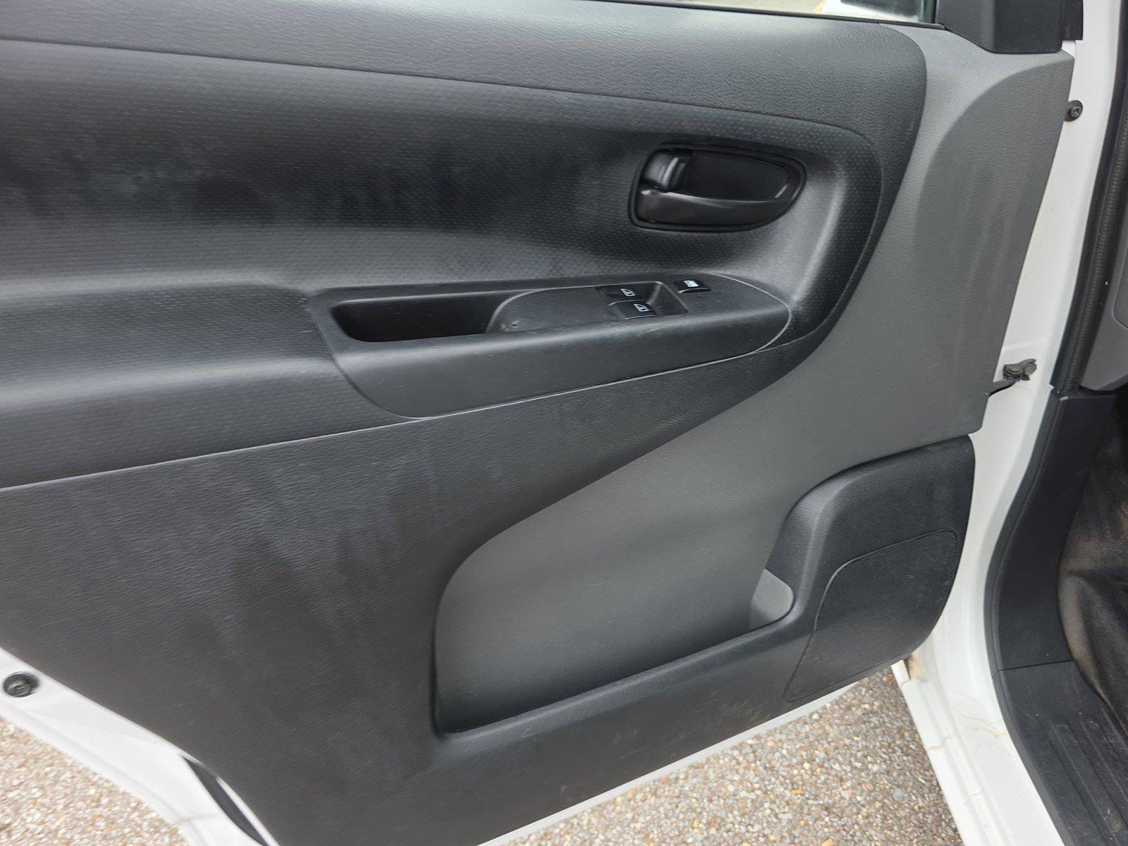 Used 2015 Nissan NV200 S FWD image 17