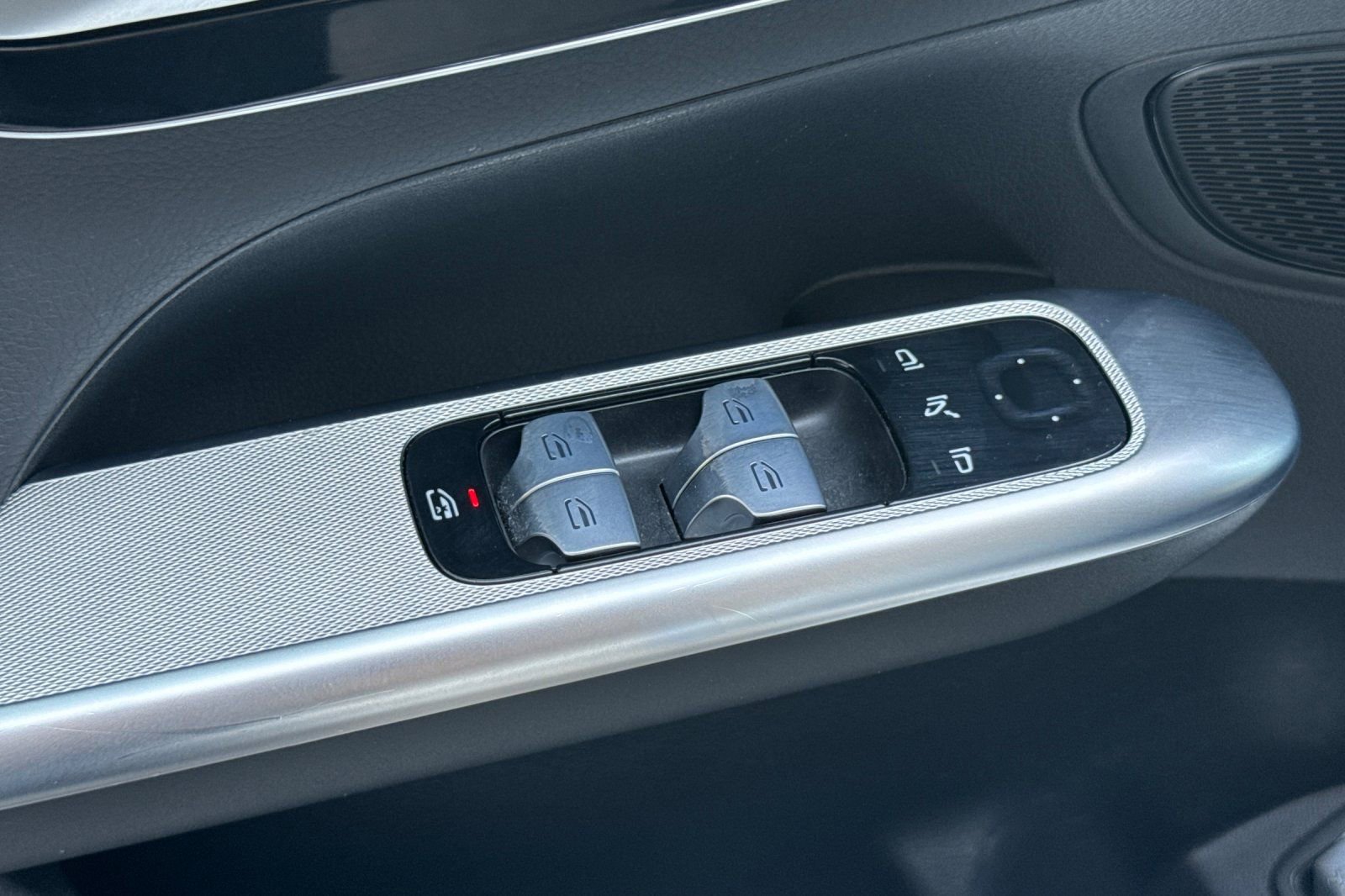 Certified 2024 Mercedes-Benz GLC 300 image 12