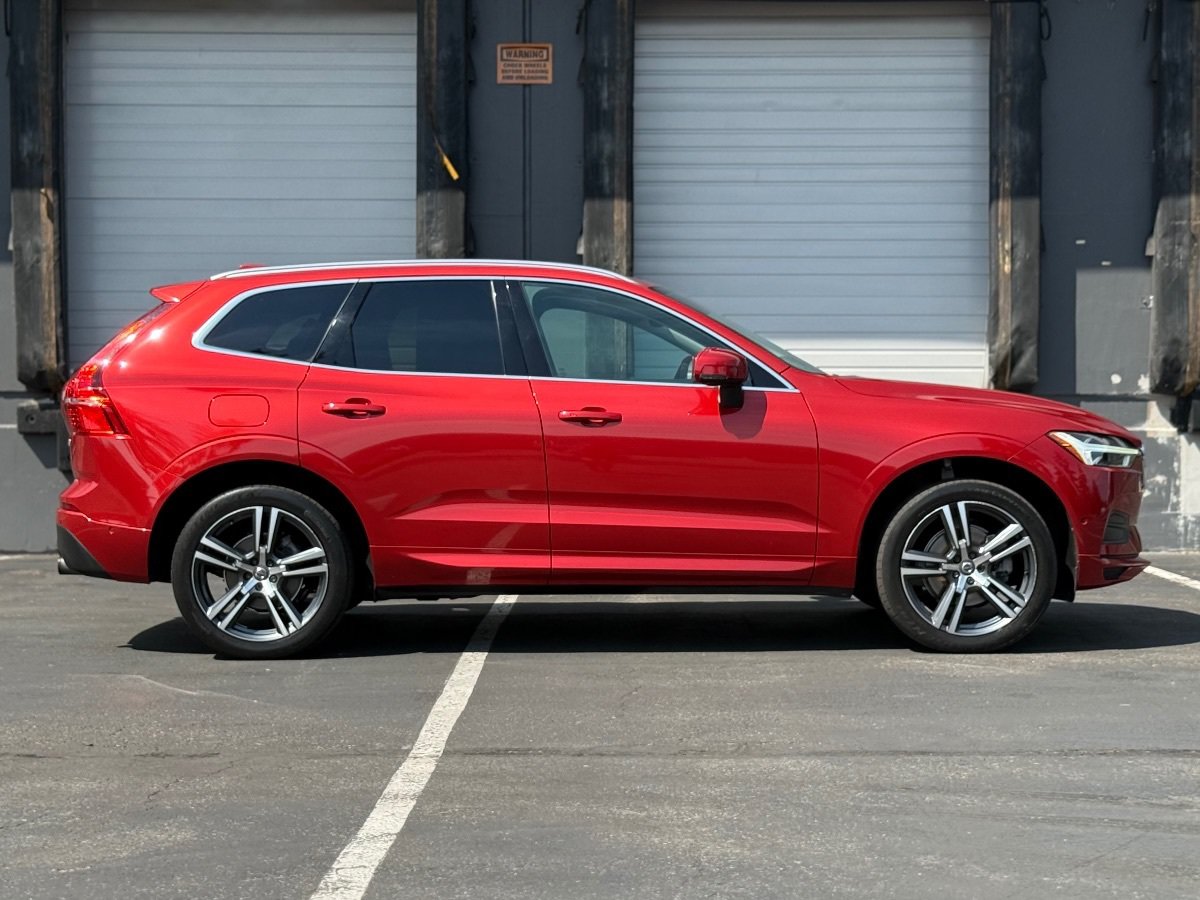 Used 2019 Volvo XC60 T5 Momentum w/ Premium Package AWD/4WD image 2