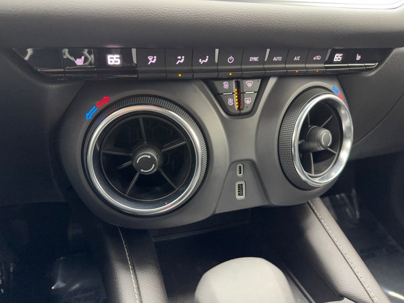 Used 2025 Chevrolet Blazer LT image 30