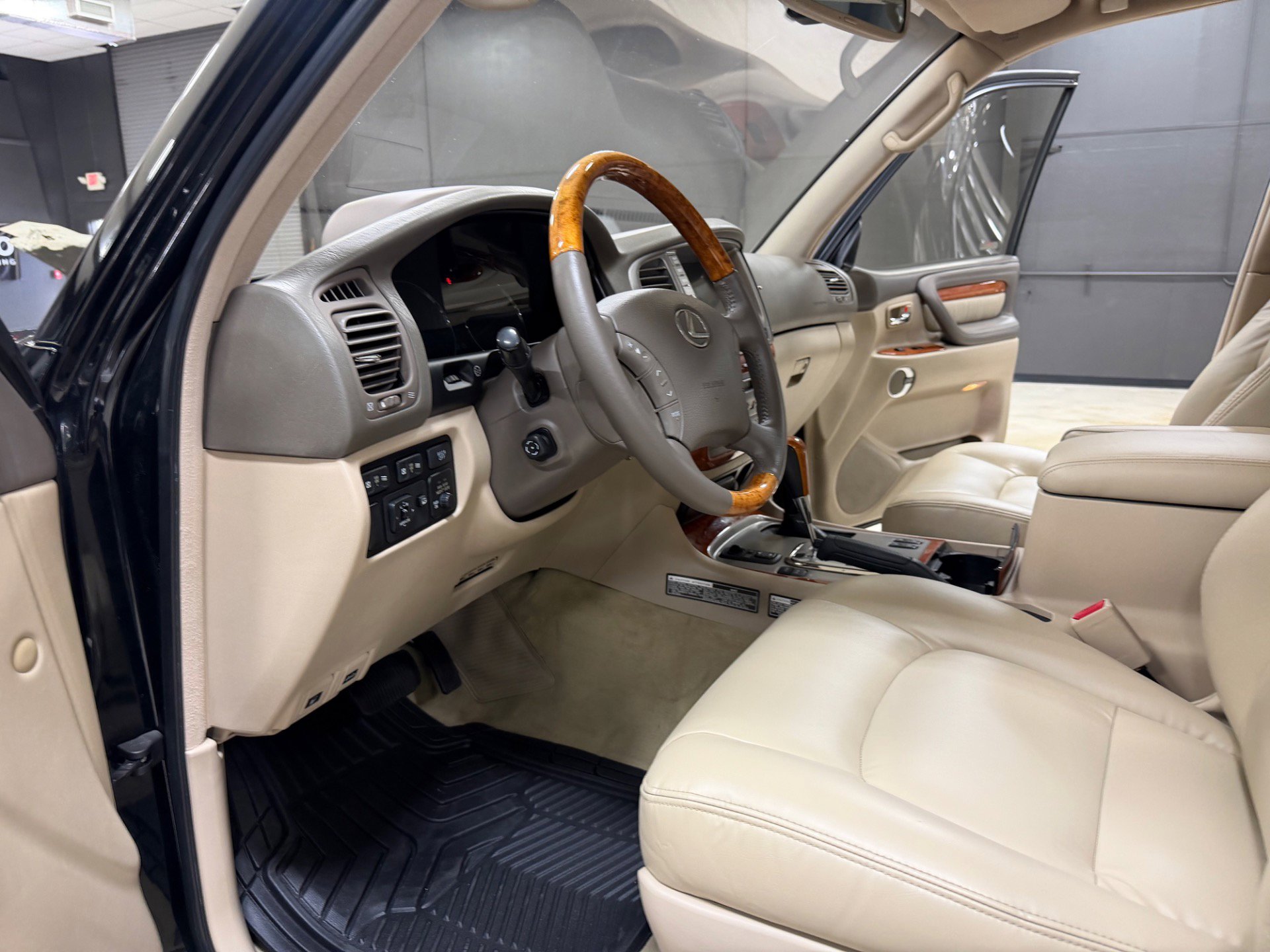Used 2003 Lexus LX 470 4WD image 21
