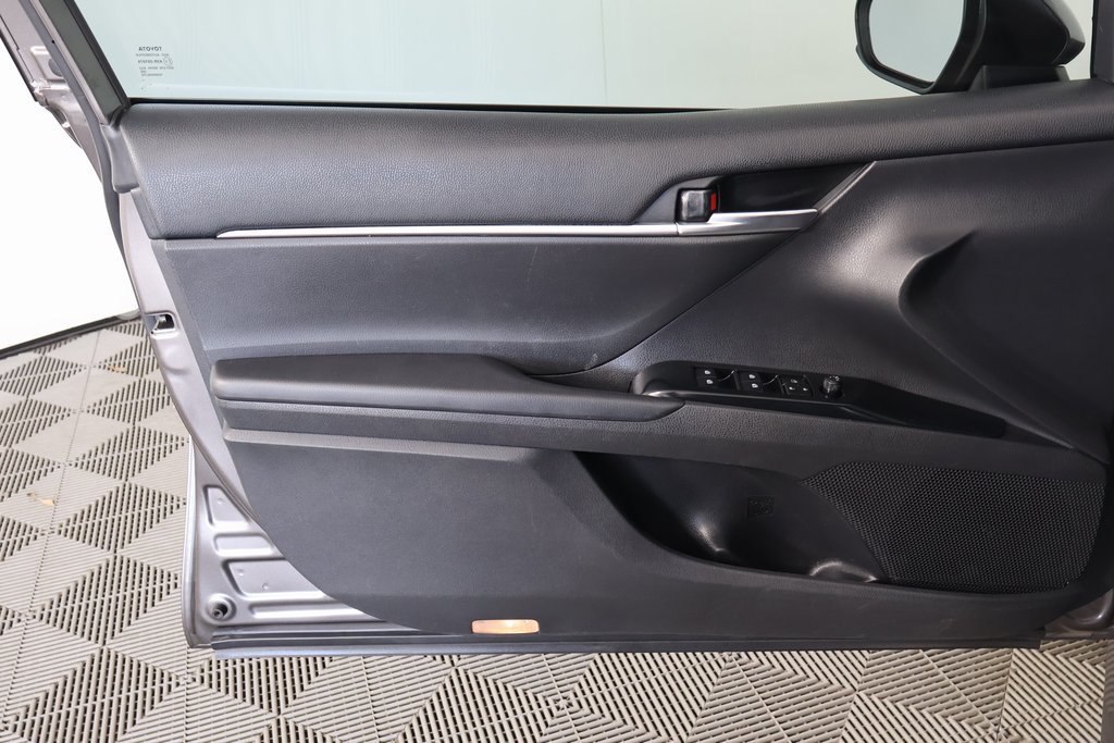 Used 2018 Toyota Camry LE FWD image 12