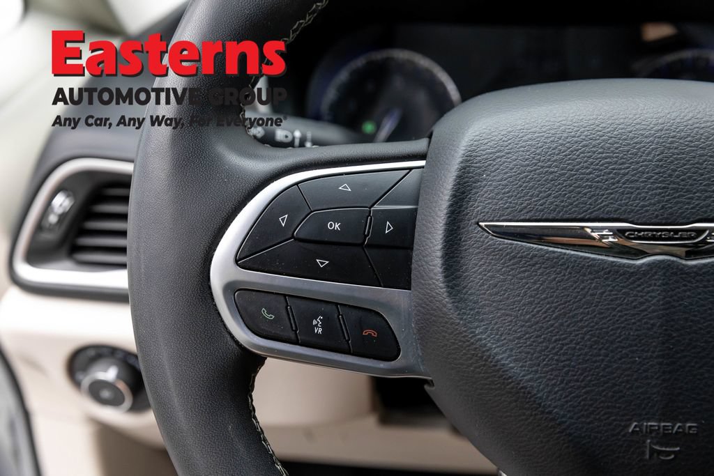 Used 2024 Chrysler Pacifica Touring-L FWD image 15