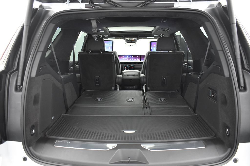 Certified 2026 Cadillac Escalade Platinum Sport w/ LPO, ONYX Package AWD/4WD image 34