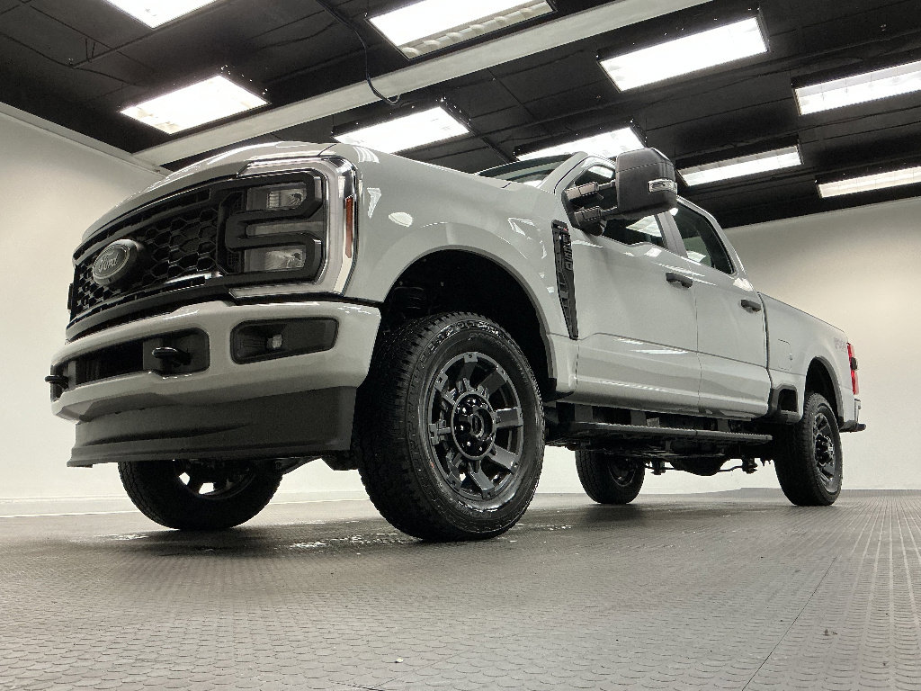 Used 2025 Ford F250 XL w/ STX Appearance Package AWD/4WD image 2