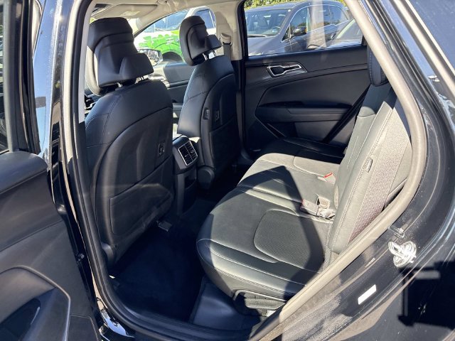 Used 2025 Kia Sportage EX AWD/4WD image 16