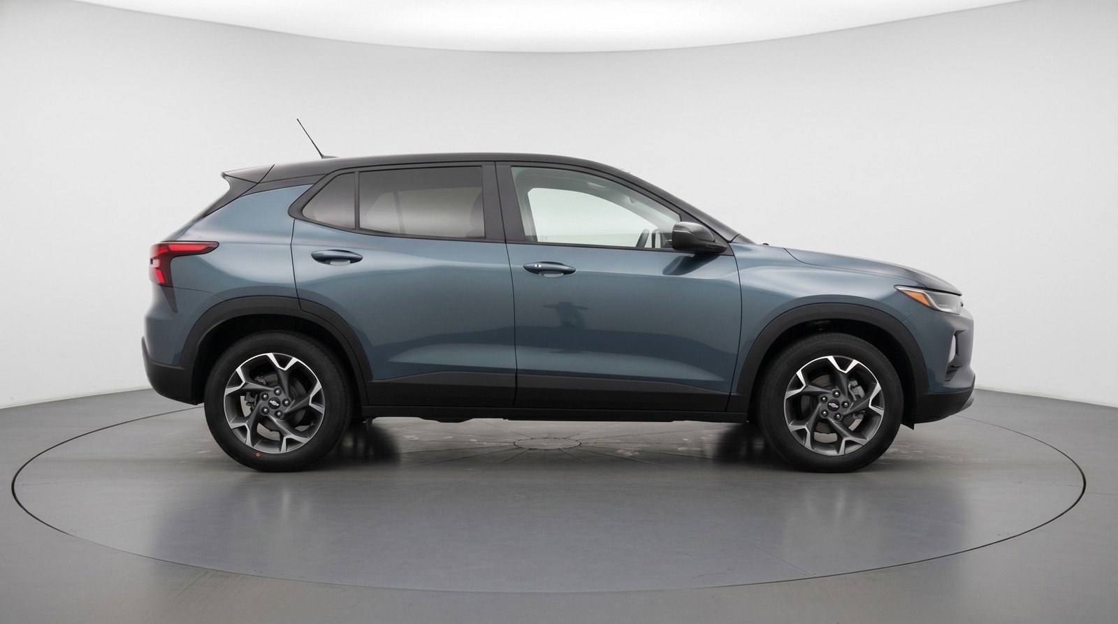 Used 2025 Chevrolet Trax LT FWD image 11