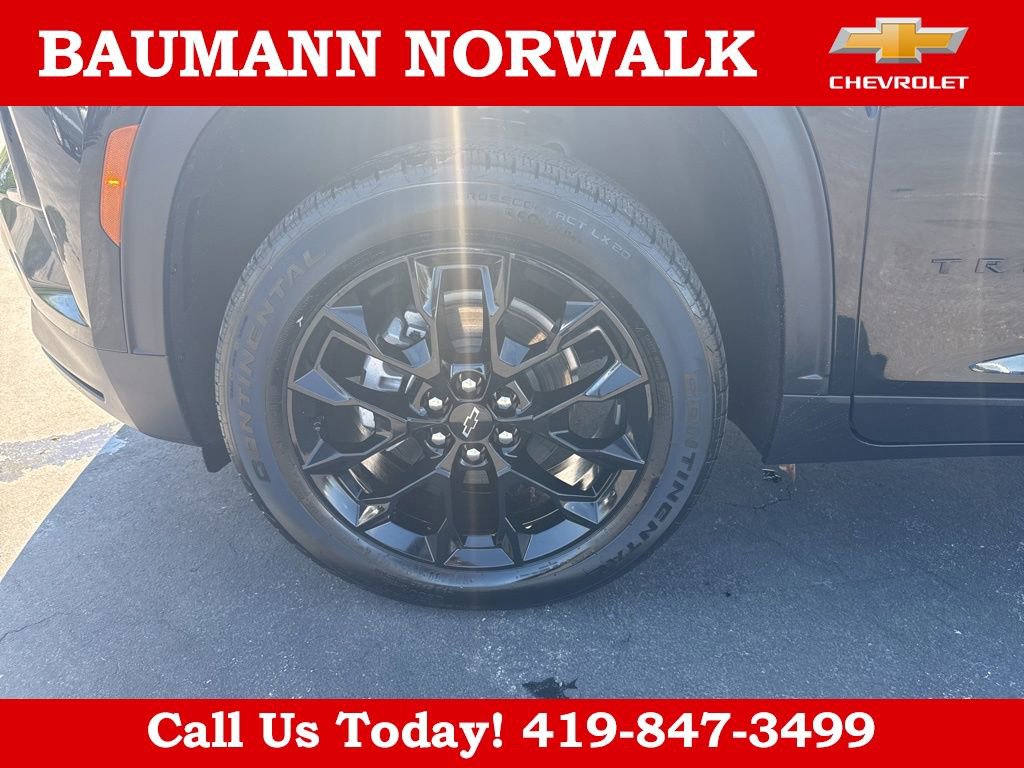 Used 2025 Chevrolet Traverse LT w/ Midnight/Sport Edition AWD/4WD image 19