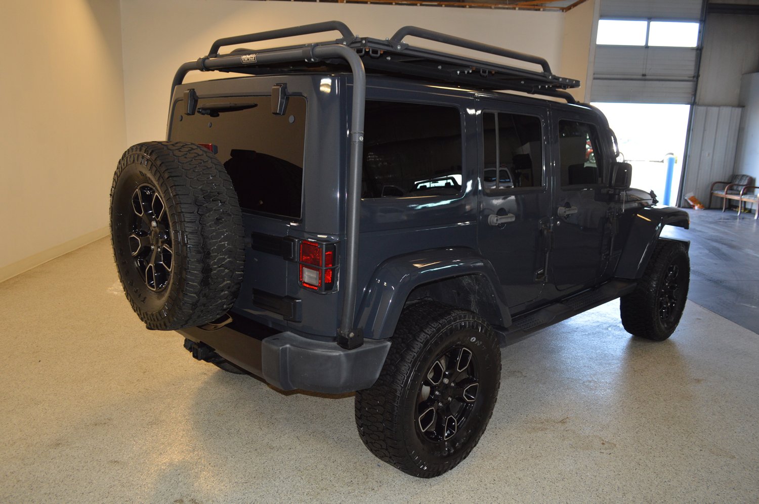 Used 2017 Jeep Wrangler Unlimited Sahara image 3