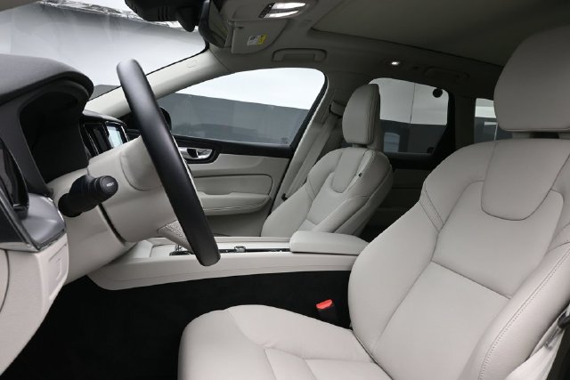 Used 2024 Volvo XC60 B5 Core w/ Climate Package AWD/4WD image 10