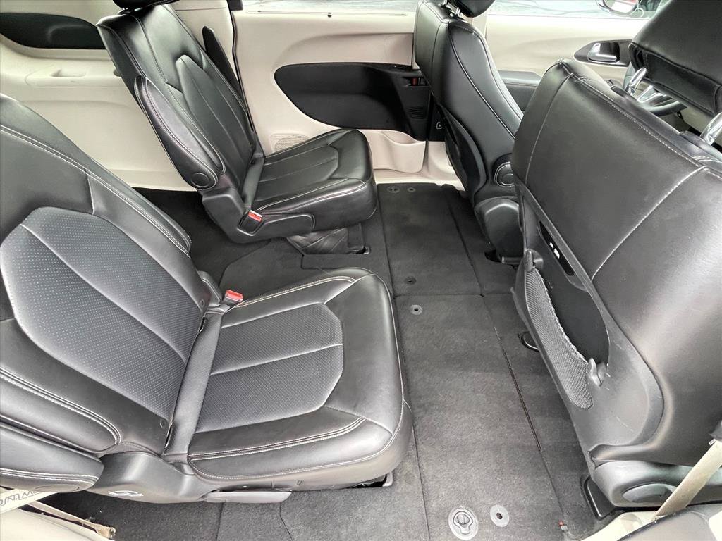 Used 2024 Chrysler Pacifica Touring-L FWD image 28