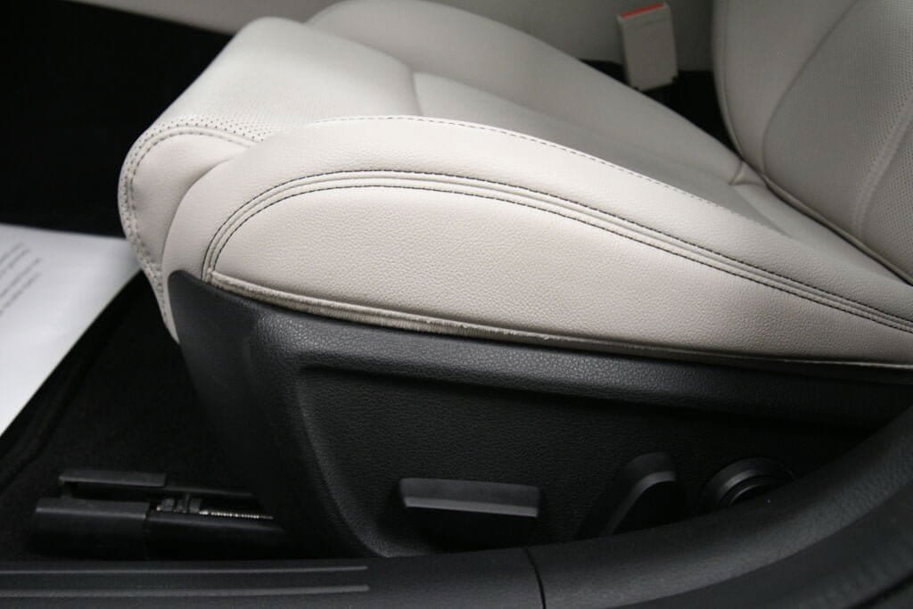 Used 2025 Genesis G70 2.5T AWD/4WD image 11