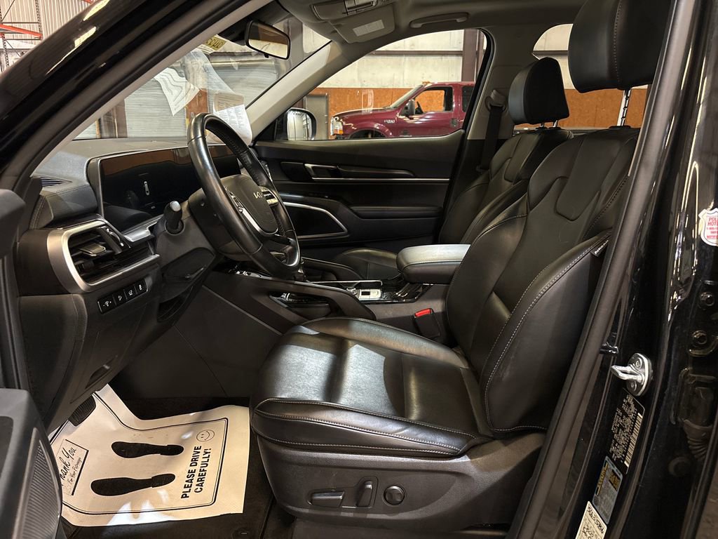 Used 2025 Kia Telluride S image 9