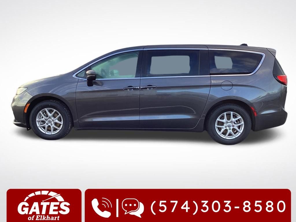 Used 2023 Chrysler Pacifica Touring-L FWD image 6