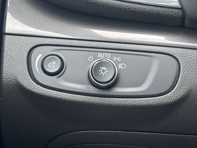 Used 2020 Buick Encore Preferred AWD/4WD image 24