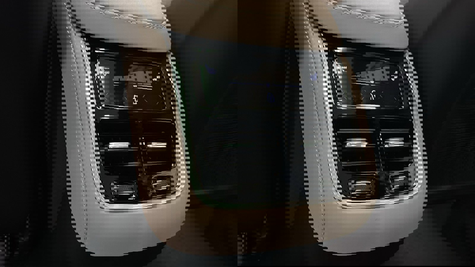 New 2026 Volvo XC90 B6 Plus w/ Protection Package Premier image 28