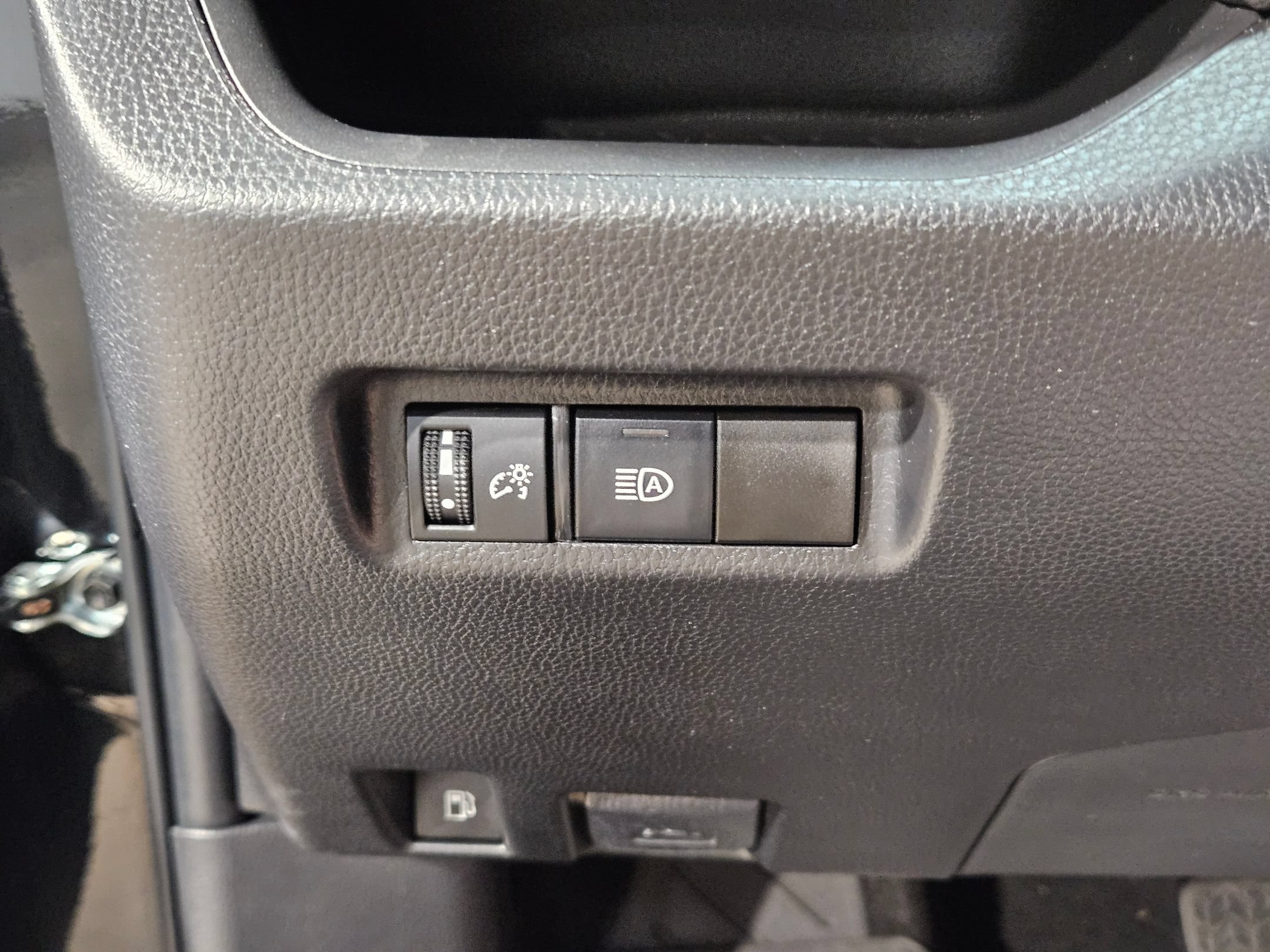 Used 2022 Toyota RAV4 LE AWD/4WD image 24