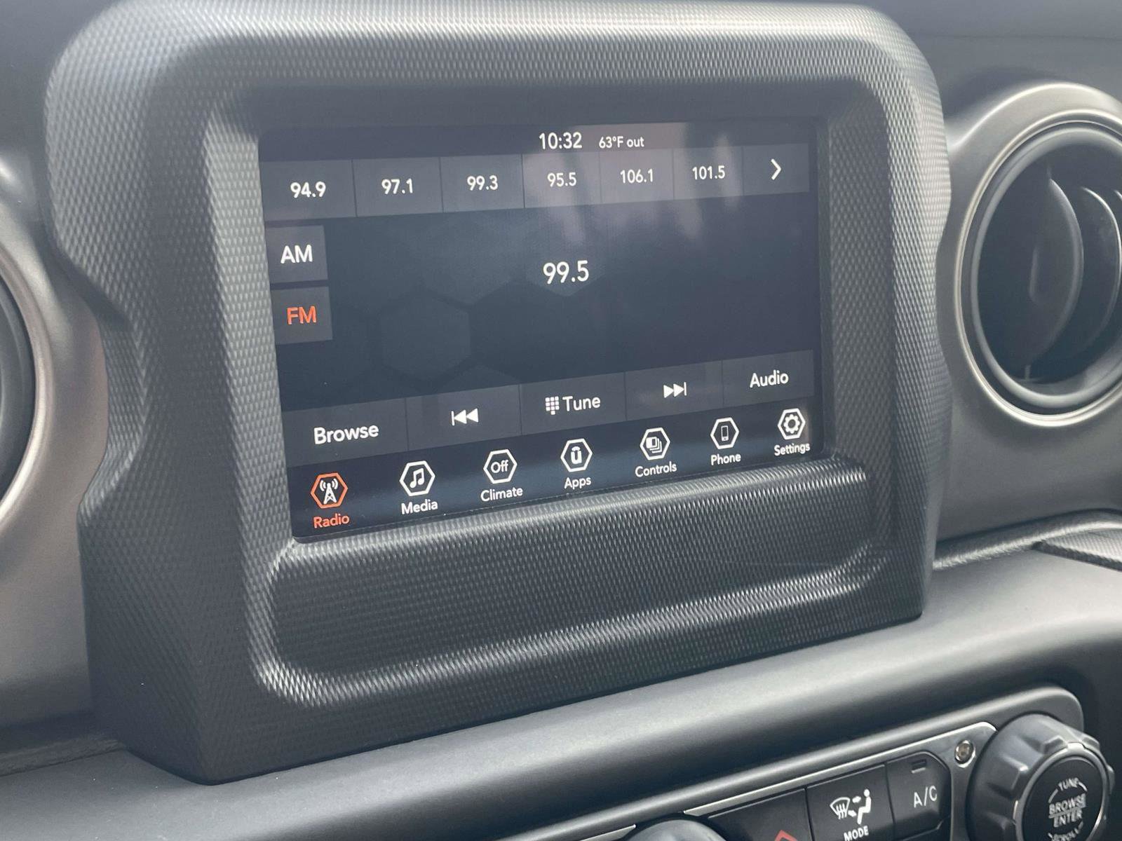 Used 2023 Jeep Gladiator Sport image 9