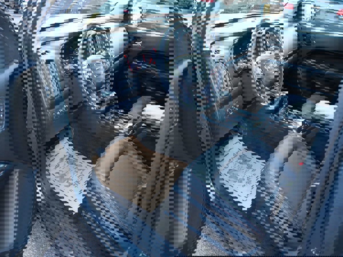 Used 2015 GMC Canyon SLE w/ All-Terrain Package image 9