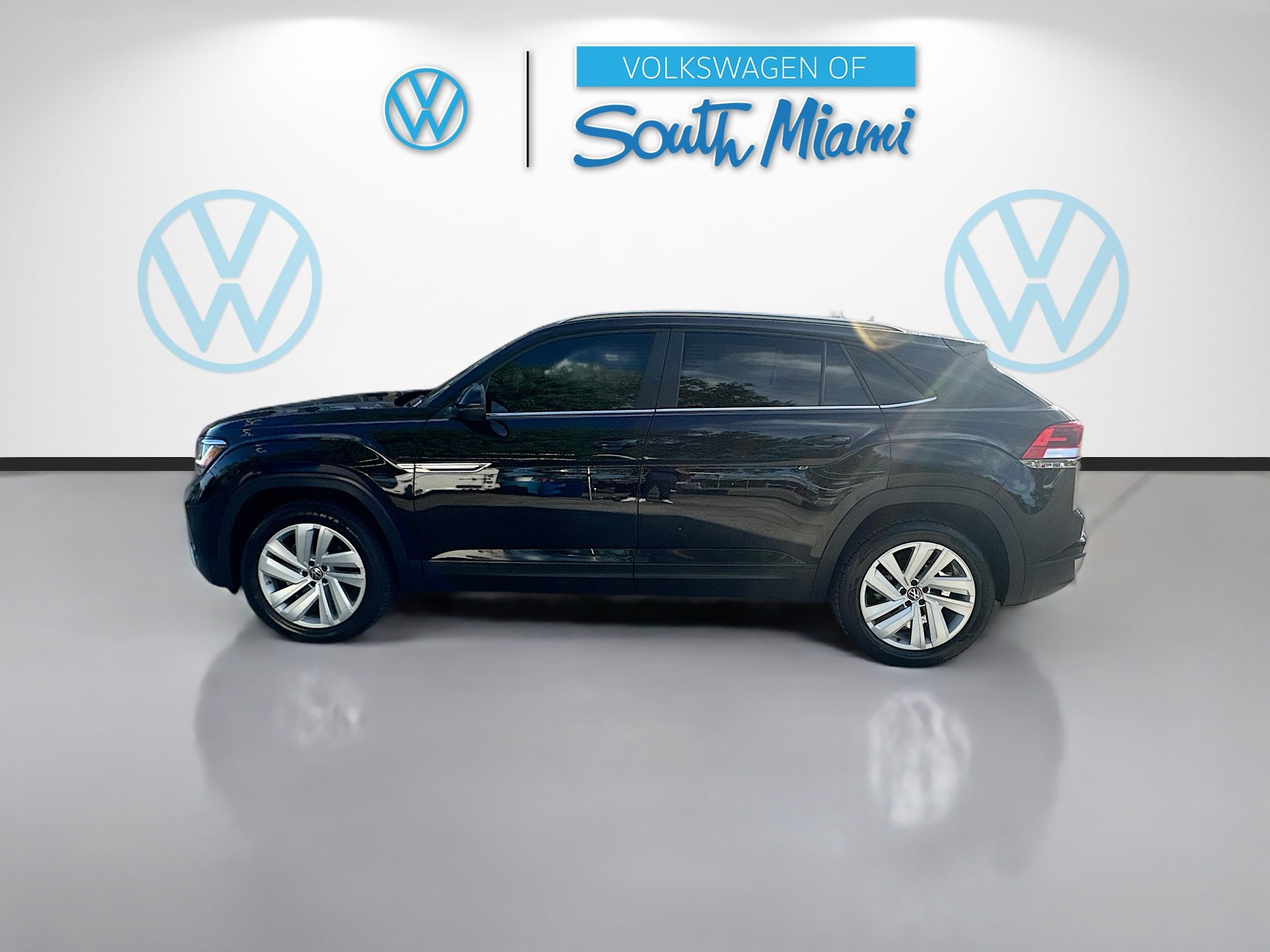 Used 2021 Volkswagen Atlas Cross Sport SE w/ V6 Towing Package image 4