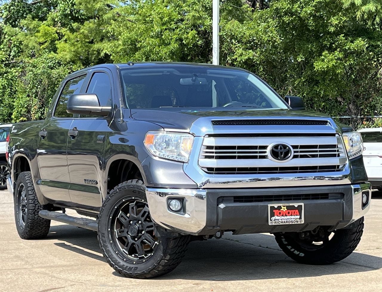 Used 2017 Toyota Tundra SR5 w/ SR5 Upgrade Package RWD image 2