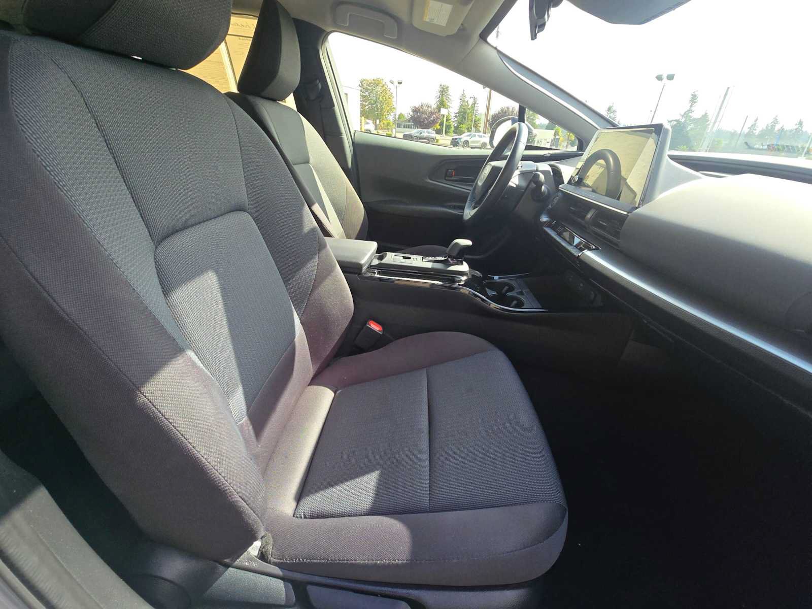 Certified 2025 Toyota Prius LE FWD image 11