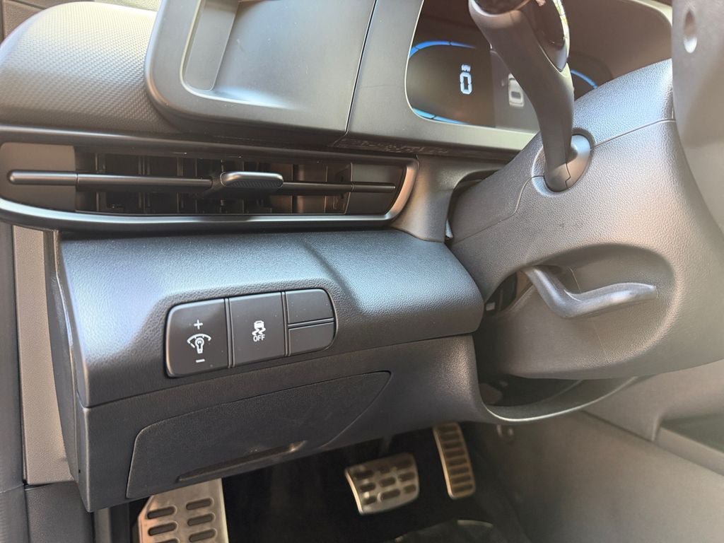 Certified 2025 Hyundai Elantra Sport FWD image 19