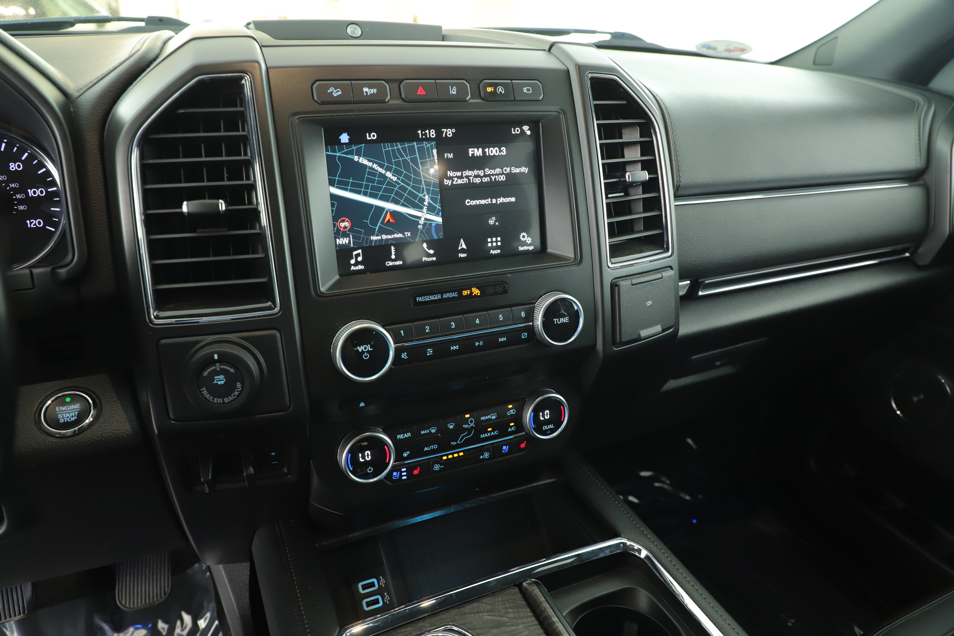 Used 2018 Ford Expedition Limited w/ Equipment Group 302A AWD/4WD image 11