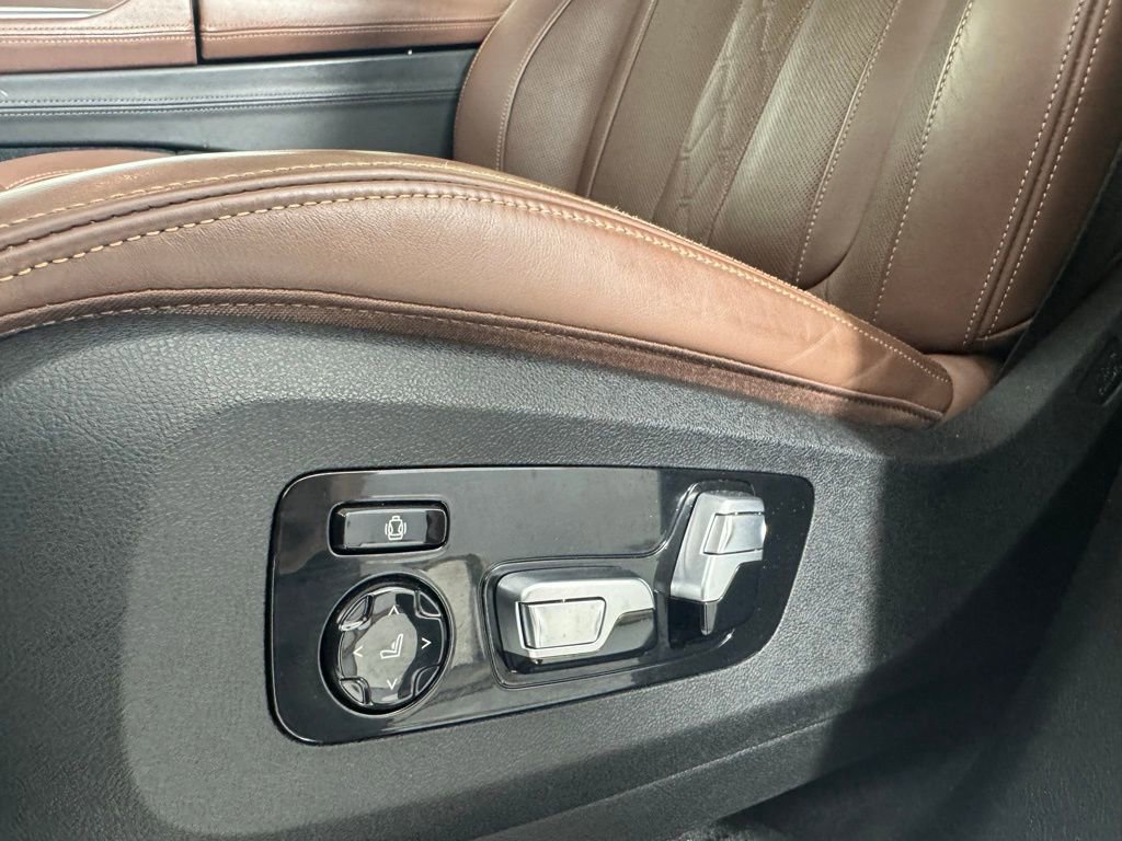 Used 2019 BMW X5 xDrive50i w/ M Sport Package AWD/4WD image 15