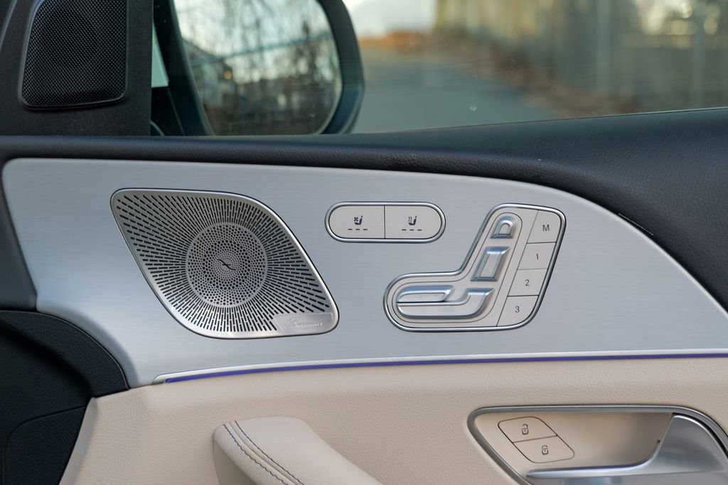 Used 2025 Mercedes-Benz GLS 450 4MATIC image 39