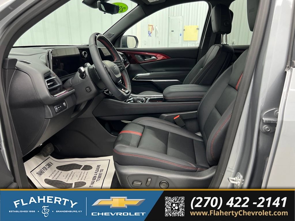 Used 2026 Chevrolet Traverse RS FWD image 9