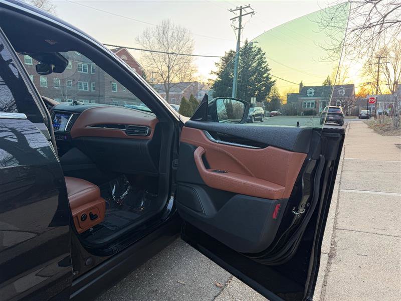 Used 2020 Maserati Levante image 16