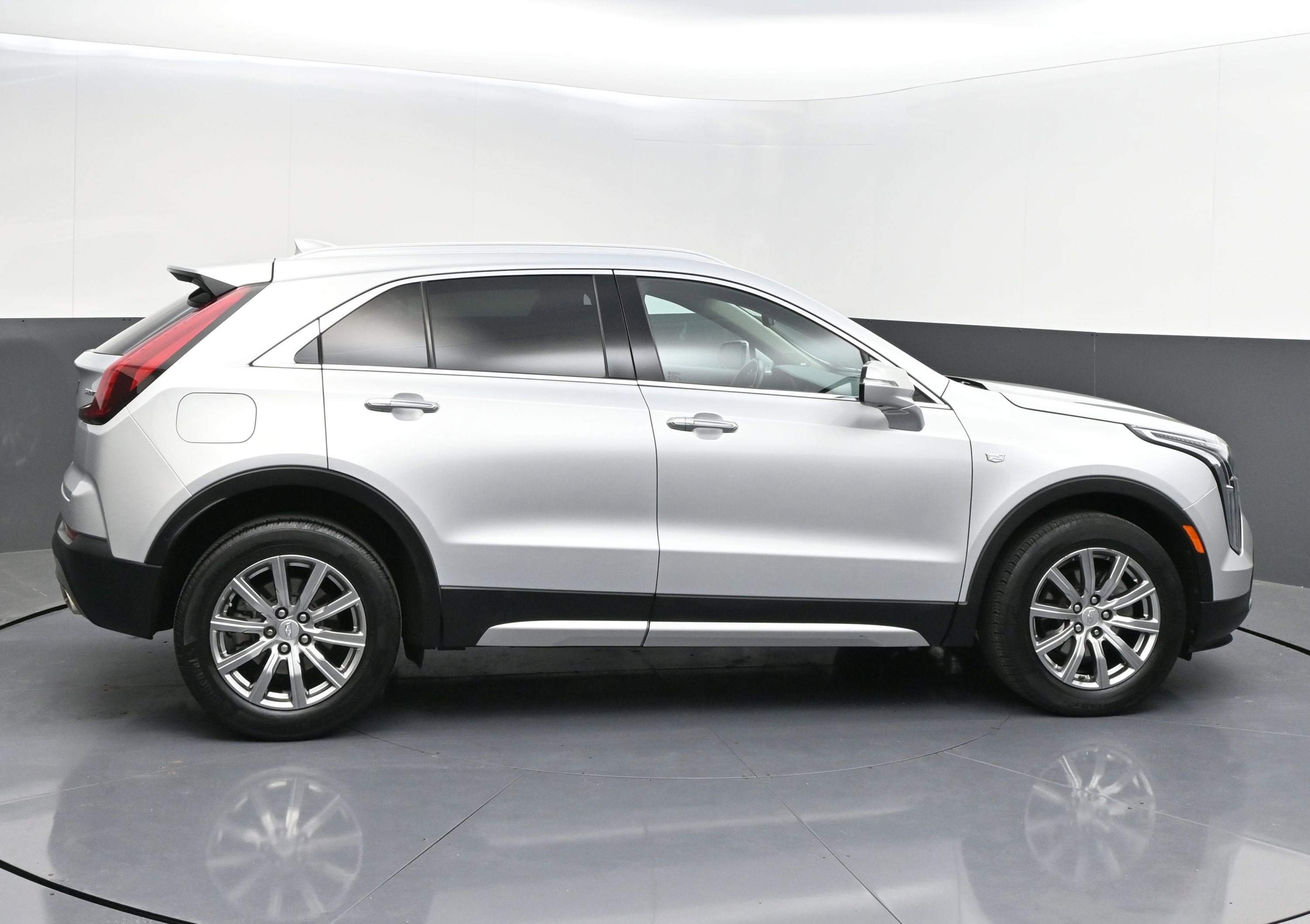 Used 2022 Cadillac XT4 Premium Luxury w/ Enhanced Visibility Package AWD/4WD image 8