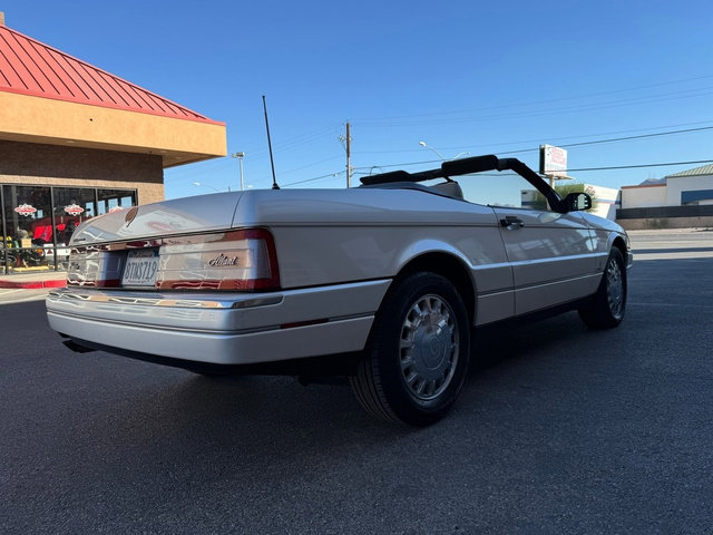 Used 1993 Cadillac Allante image 3