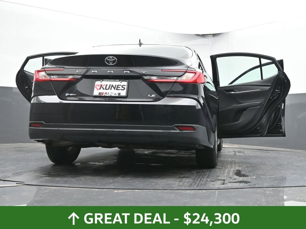 Used 2025 Toyota Camry LE image 72